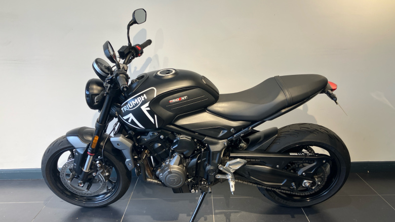 Triumph Trident (20MY)
